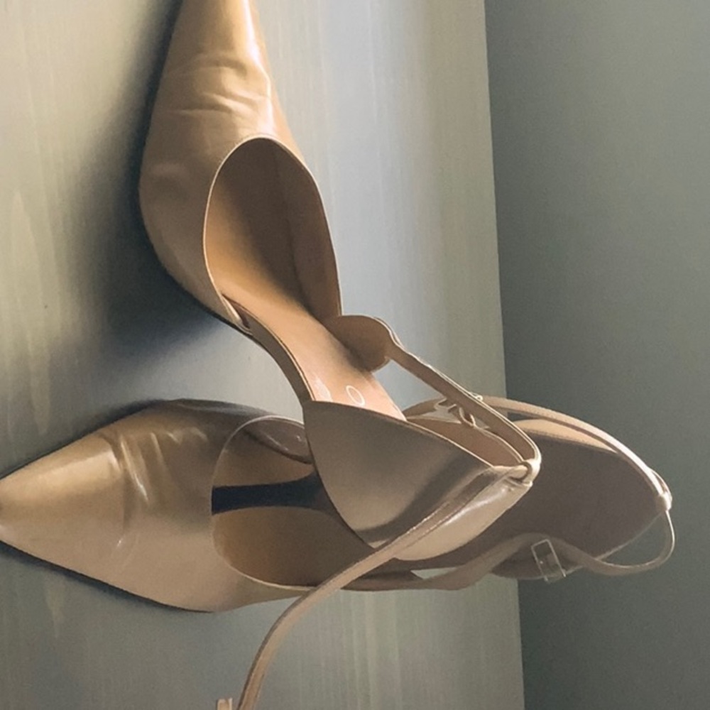 Elegant Tan Women's Heels